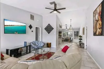 Modern 2 Bedroom Farmhouse