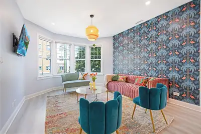 Image de Huge Jungle Retreat w/Ping Pong + Huge Basement. Walk to Wrigley, Restaurants