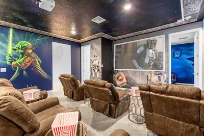 Image de 15br/17ba Mansion l Ev Charger! Theater! Private Pool! Near Disney! Gym!