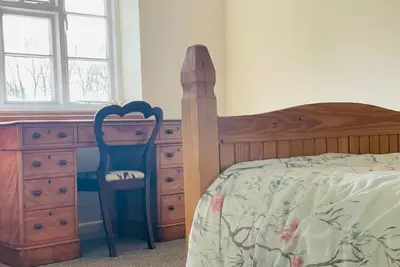Image de Cottage-Classique-Salle de bain privée séparée-Vue sur Jardin