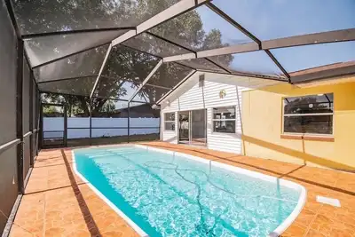 Image de 2 houses 5bed 4bath heated pool prime location