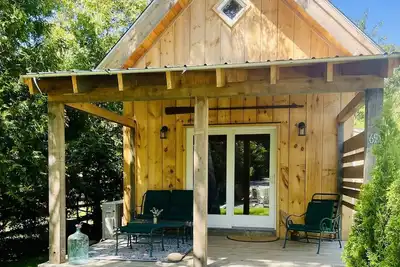 Image de Cozy New TimberFrame Vineyard Haven!
