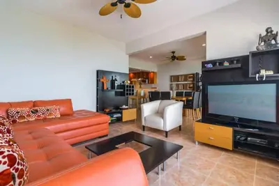 Image de 2 Bedroom Condo mar