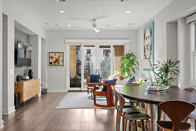 Image de Central Austin Stunning 4-Story Home, Shoal Creek