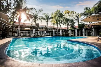 Image de Relax and Recharge! 3 Stylish Units, Free Parking and Shuttle, Outdoor Pool!