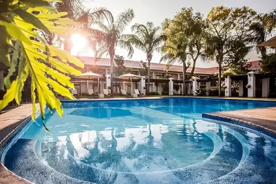 Image de Look No Further! 3 Contemporary Units, Outdoor Pool, Free Shuttle and Parking!