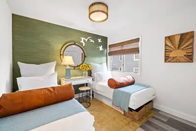 Image de Modern Coastal Style | Steps to Beach
