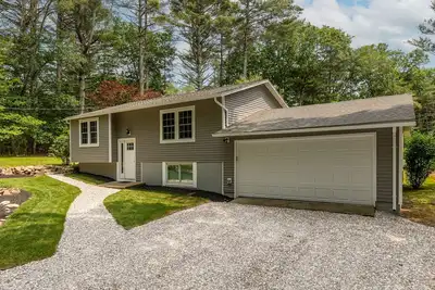 Image de Peaceful Wooded Retreat Near Beaches, Trails & More!