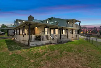 Image de Unforgettable Charming LogCabin Bliss!