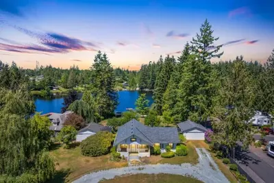 Image de Green Gables Lakehouse w/ private dock & lake access. Family and Pet friendly