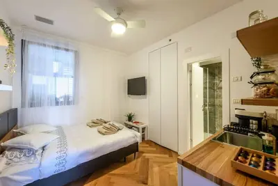 Image de Stunning Modern Studio in Netanya from the beach