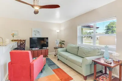Image de Steps to Beach, Short drive to Casinos, Coliseum, & all Biloxi's entertainment!