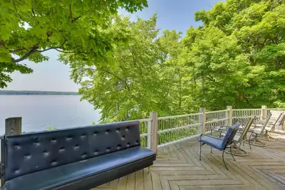 Image de 'Locke’s Glen' - Lakefront Geneva Getaway w/ Dock!