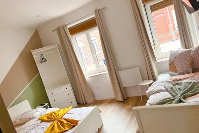 Image de Grande maison avec court -proche Lille - a cote mc arthur glen- magasin usine