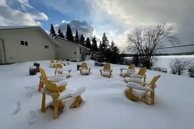 Image de The Luxe Lodge - www. yellowdoorcottageco. ca