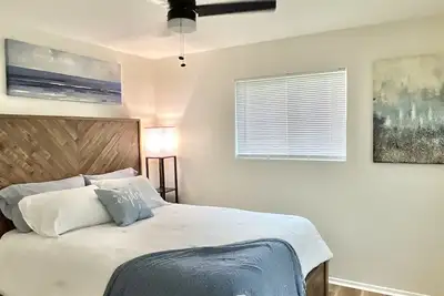 Image de 2Br Getaway-  2 Min. Walk to Lake Livingston and Marina