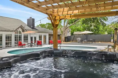 Image de Austin Southern Retreat, the  place for bachelor parties and bachelorettes