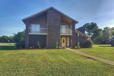 Image de Elegant Home that sleeps 15 guests!