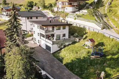 Image de Appartement de vacances \"Alpenflair\" avec vue sur les montagnes, terrasse privée et Wi-Fi