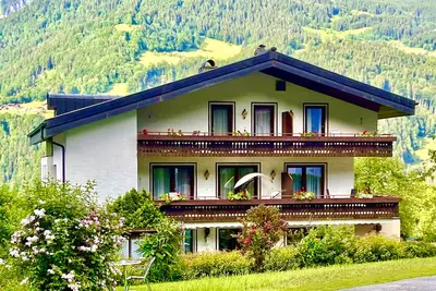 Appartement \"Jordis\" avec vue sur les montagnes, terrasse privée, jardin et Wi-Fi