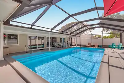 Image de Charming dog-friendly house with heated pool, well-equipped kitchen, grill, & Ac