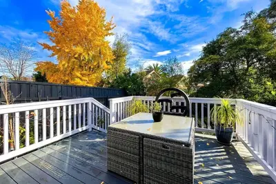 Image de Luxury Camberwell 3br Retreat | Sunny Deck & Yard