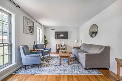 Image de Fenced Yard, Centrally Located-Parkway Village Pad