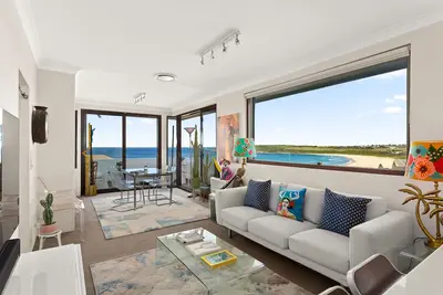 Image de Pristine 2-Bed With Expansive Beach Views