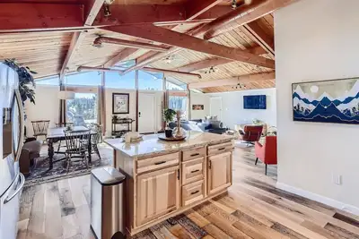 Image de Amazing 5br w/ Hot Tub, Game Room, Mountain Views!