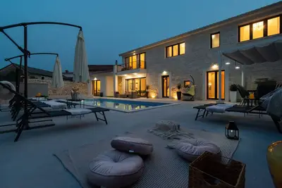 Image de Ferienhaus für 10 Gäste mit 180m² in Tinjan