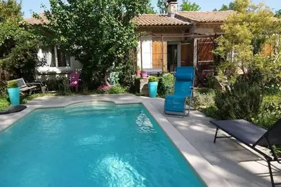 Image de Jolie villa à Morières-lès-Avignon avec piscine