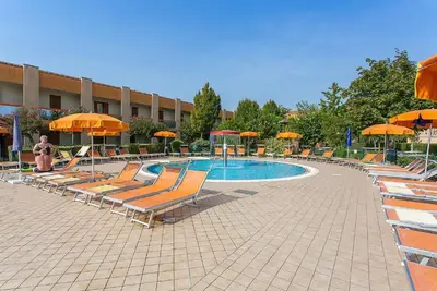 Image de Appartement spacieux à Caorle avec piscine commune