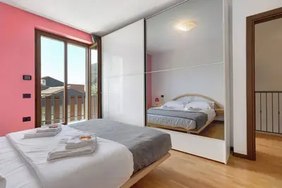 Image de Villa 'Katzemburg 9999' avec vue sur le lac, jardin privé et Wi-Fi