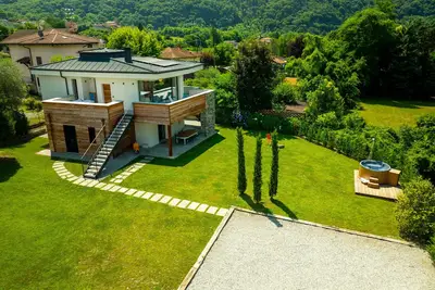 Image de Villa 'La Del Lago' avec Wi-Fi et climatisation