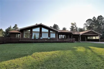 Image de One of a kind home with tons of space and the best view around!