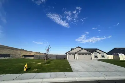 Image de Horse Heaven Hills House, New  3 bedroom 3 bath, with territorial views.