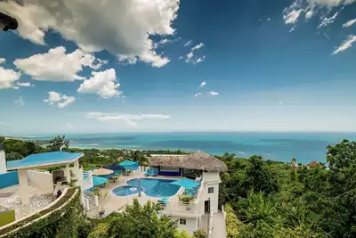 Image de Buki Ocean View- δύο, 5 B/R, Sleeps 12, with Chef