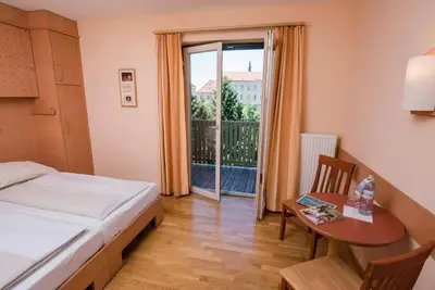 Image de Vierbettzimmer mit Dusche, Wc - Jufa Hotel Fürstenfeld