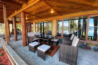 Image de Luxury Lakeview Suite with Stunning Sunsets in Popular Woods Bay Location