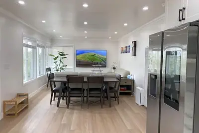 Image de Sun, Sand, & Surf: A Stone’s Throw from the Beach