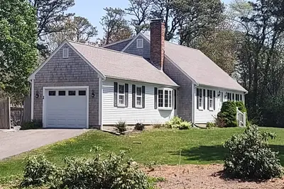 Image de East Sandwich 7 room 4 bedroom 2 full baths parking close to beaches.