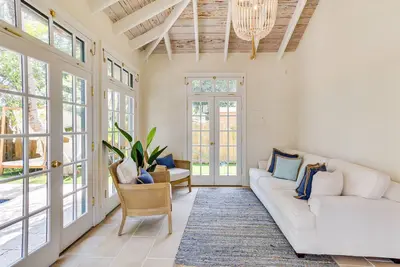 Image de Bright & Modern West Palm Beach Cottage w/ Loft