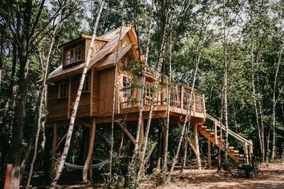Image de Large treehouse ideal for larger families or group of friends