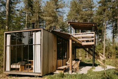 Image de Cabin with covered terrace at a height of 3. 5 metres