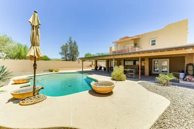 Image de Secluded Mesa Home w/ Pool, Outdoor Kitchen & Bar!