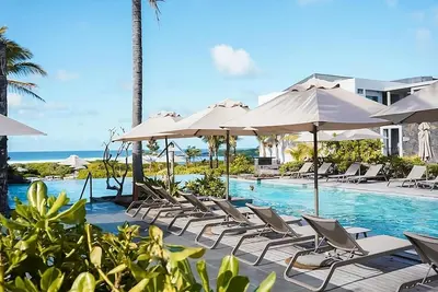 Look No Further! 4 Garden View Units, Beachfront, Swimming Pool, Free Parking!