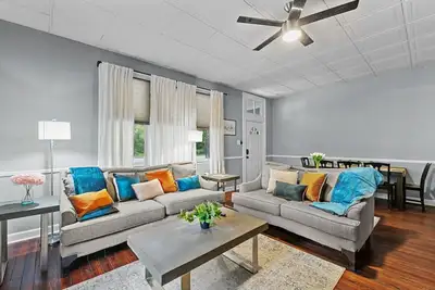 \nRetro Raleigh Downtown Flat Unit A~Ev Chargers