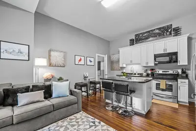 Retro Raleigh Downtown Flat Unit C~Ev Chargers