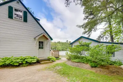 Image de Waterfront Gray Home w/ Furnished Deck & Fire Pit!