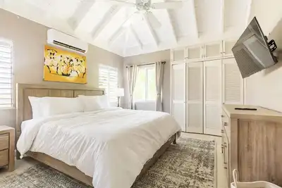 Image de Noble House- Spacious-Close to Beach- Pool-Gym